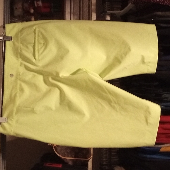 Sport Bermuda light weight lime green shorts - Picture 2 of 3
